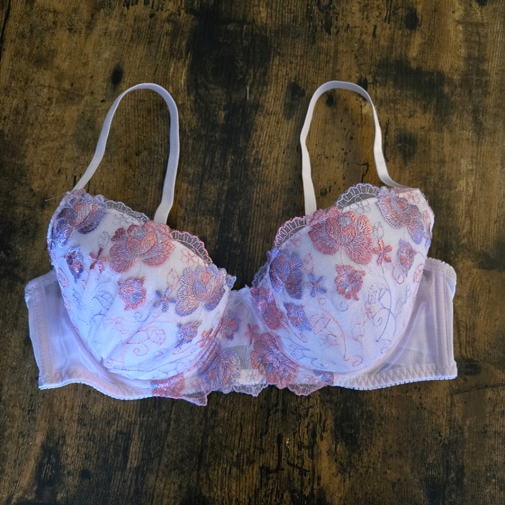 Japanese beautiful embroidered floral lace bra 36C Padded bra pink purple